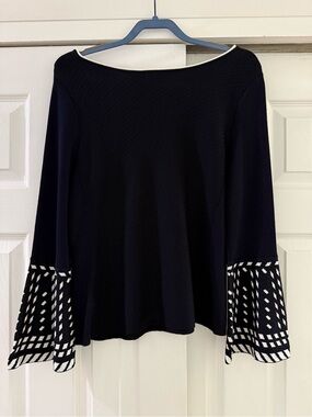 💙🖤 NIC+ZOE Black Crewneck Sweater with White Trim and Patterned Bell Sleeves 💙🖤